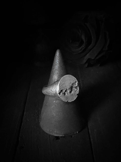 Broken Round Signet Ring